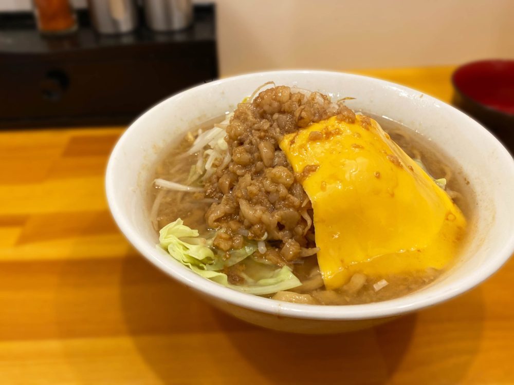 No 105 弘前市 1月限定 大人気二郎系ラーメン 夢を語れ青森の 小ラーメン 生卵 チーズ付き つがぐるめ