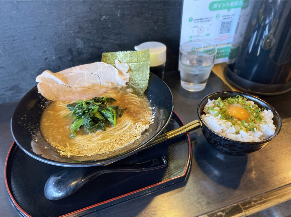 鶏豚骨醤油拉麺 